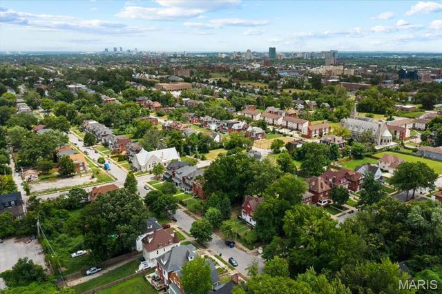 5829 Bartmer Avenue, St Louis, MO 63112