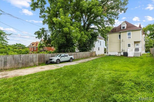 5829 Bartmer Avenue, St Louis, MO 63112