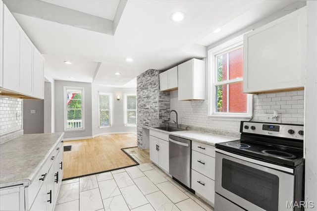 5829 Bartmer Avenue, St Louis, MO 63112