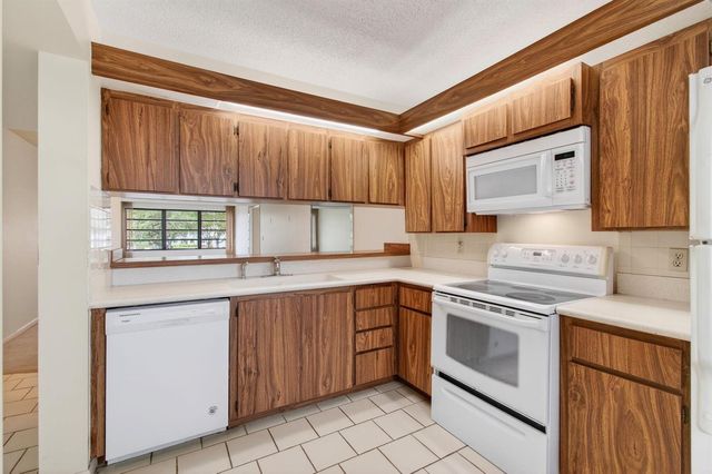 6049 Balboa Circle 205, Boca Raton, FL 33433