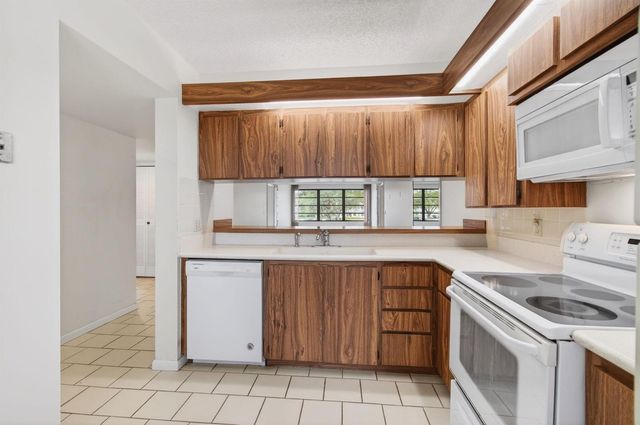 6049 Balboa Circle 205, Boca Raton, FL 33433