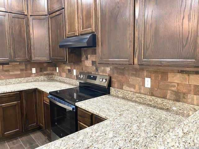 723 S San Bernardo Ave, San Antonio, TX 78237