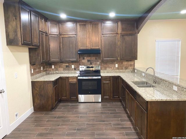 723 S San Bernardo Ave, San Antonio, TX 78237