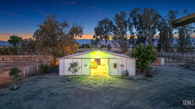 8661 Herring Road, Bakersfield, CA 93313