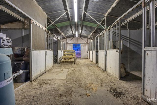 8661 Herring Road, Bakersfield, CA 93313