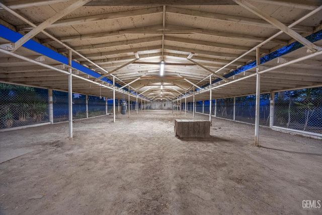 8661 Herring Road, Bakersfield, CA 93313