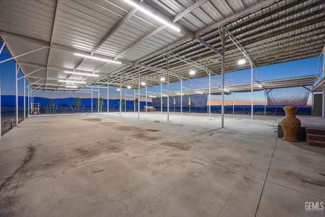 8661 Herring Road, Bakersfield, CA 93313