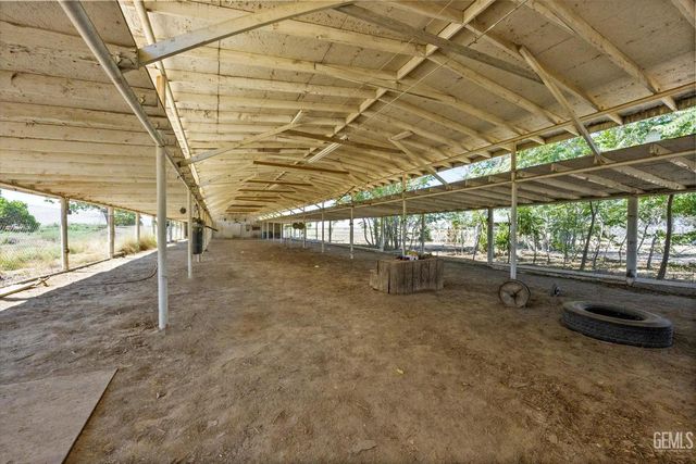 8661 Herring Road, Bakersfield, CA 93313