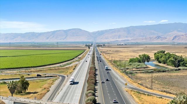 8661 Herring Road, Bakersfield, CA 93313