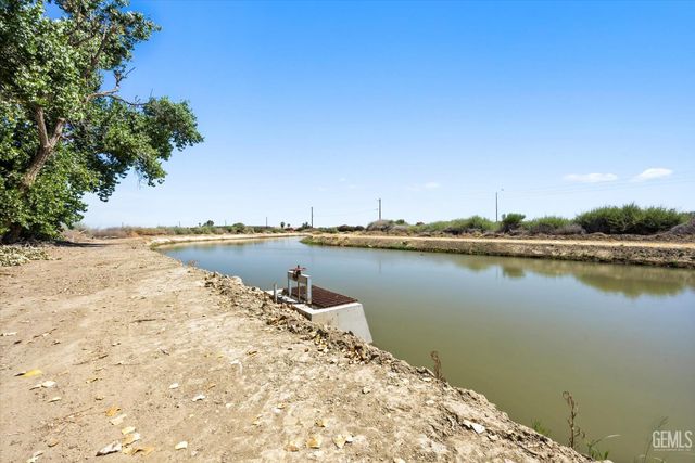 8661 Herring Road, Bakersfield, CA 93313