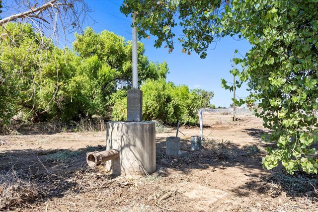 8661 Herring Road, Bakersfield, CA 93313