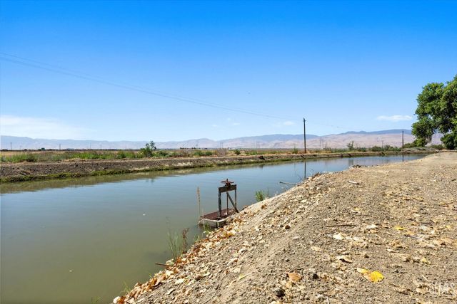 8661 Herring Road, Bakersfield, CA 93313