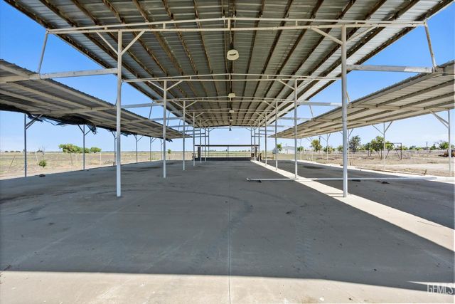 8661 Herring Road, Bakersfield, CA 93313