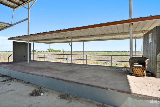 8661 Herring Road, Bakersfield, CA 93313