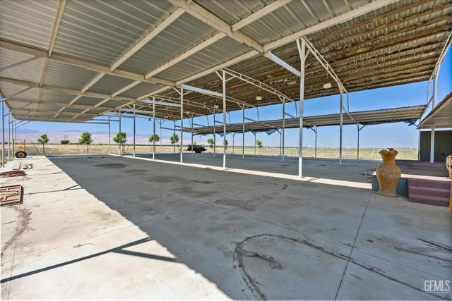 8661 Herring Road, Bakersfield, CA 93313