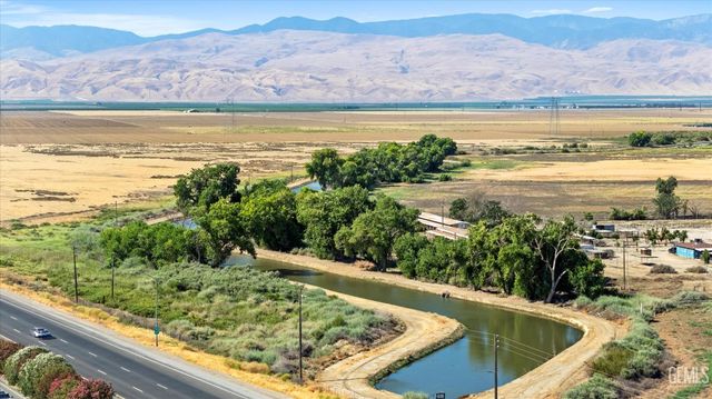 8661 Herring Road, Bakersfield, CA 93313