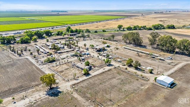 8661 Herring Road, Bakersfield, CA 93313