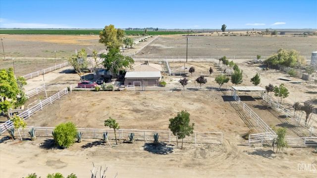 8661 Herring Road, Bakersfield, CA 93313