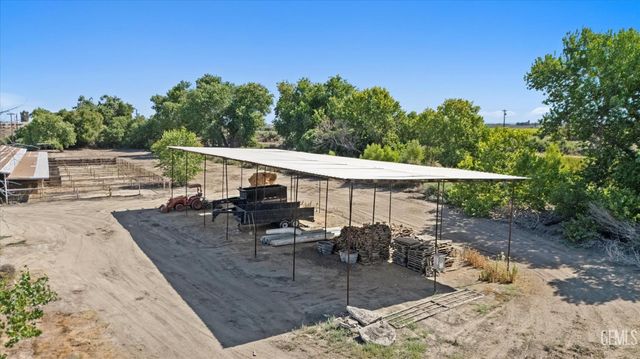 8661 Herring Road, Bakersfield, CA 93313