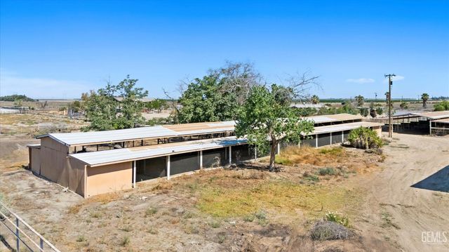 8661 Herring Road, Bakersfield, CA 93313