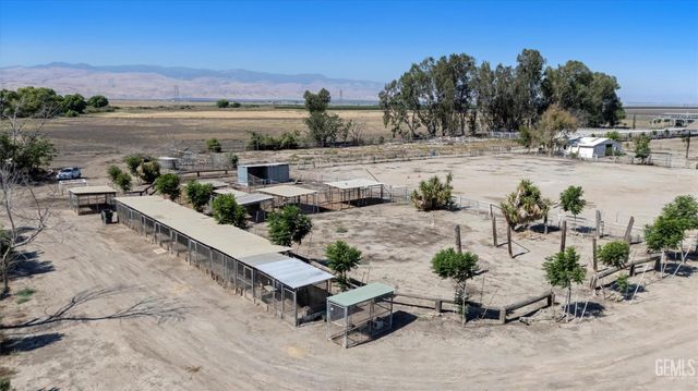 8661 Herring Road, Bakersfield, CA 93313