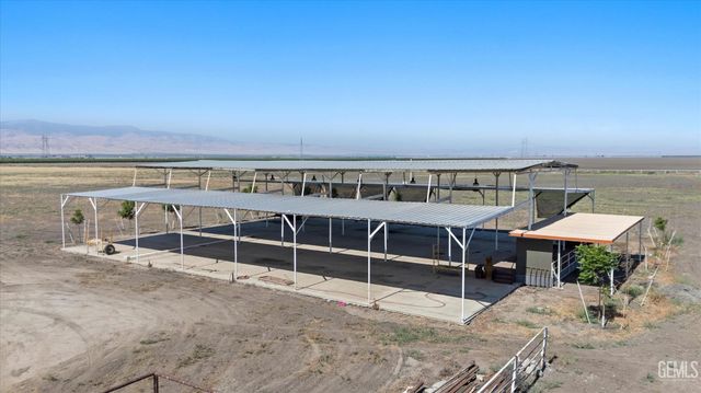 8661 Herring Road, Bakersfield, CA 93313