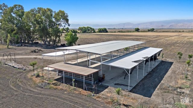 8661 Herring Road, Bakersfield, CA 93313