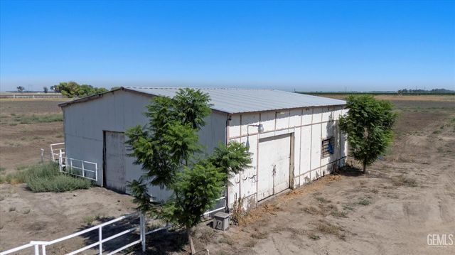8661 Herring Road, Bakersfield, CA 93313