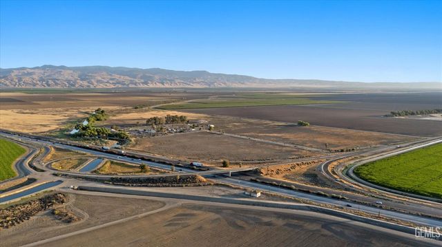 8661 Herring Road, Bakersfield, CA 93313