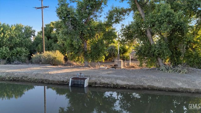 8661 Herring Road, Bakersfield, CA 93313