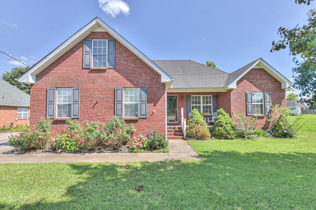 1304 Auldridge Dr, Christiana, TN 37037