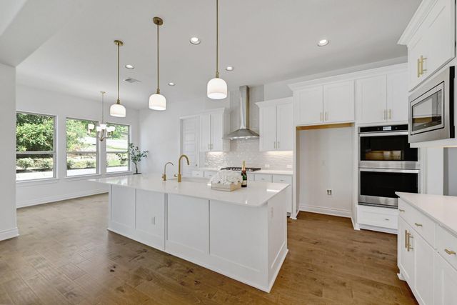 905 CRESTONE STREAM DR, Austin, TX 78738