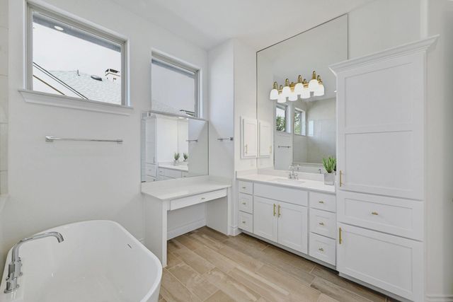 905 CRESTONE STREAM DR, Austin, TX 78738