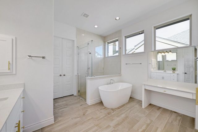 905 CRESTONE STREAM DR, Austin, TX 78738