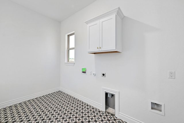 905 CRESTONE STREAM DR, Austin, TX 78738