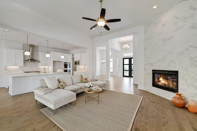 905 CRESTONE STREAM DR, Austin, TX 78738