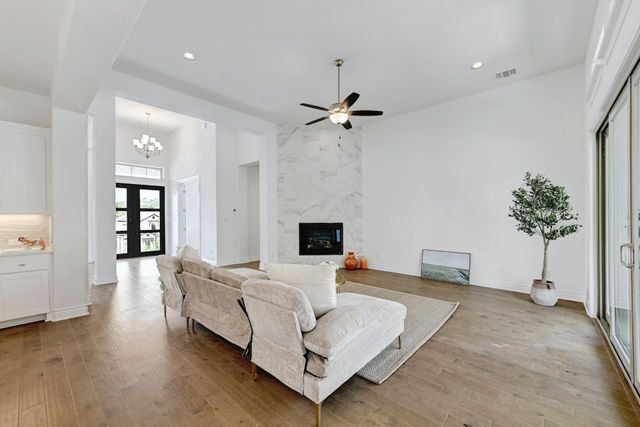 905 CRESTONE STREAM DR, Austin, TX 78738