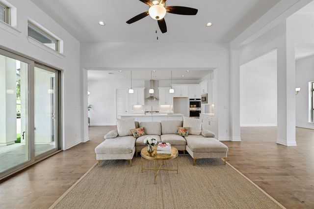 905 CRESTONE STREAM DR, Austin, TX 78738