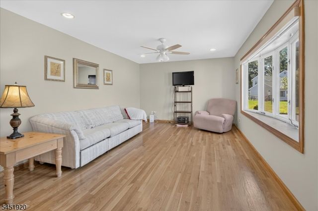 6 Dumont Round, Hillsborough Twp., NJ 08844