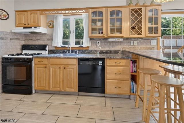 6 Dumont Round, Hillsborough Twp., NJ 08844