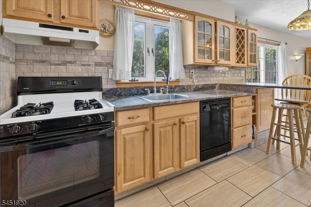 6 Dumont Round, Hillsborough Twp., NJ 08844