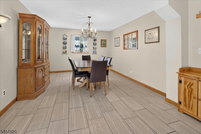 6 Dumont Round, Hillsborough Twp., NJ 08844