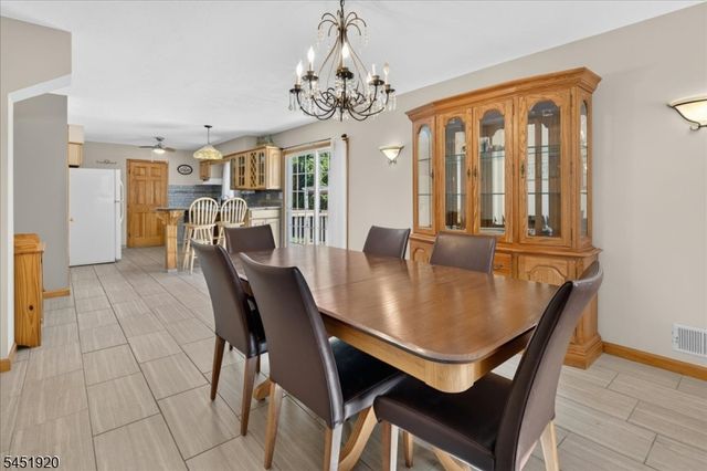 6 Dumont Round, Hillsborough Twp., NJ 08844