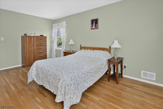 6 Dumont Round, Hillsborough Twp., NJ 08844
