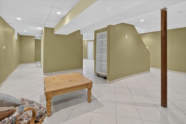 6 Dumont Round, Hillsborough Twp., NJ 08844