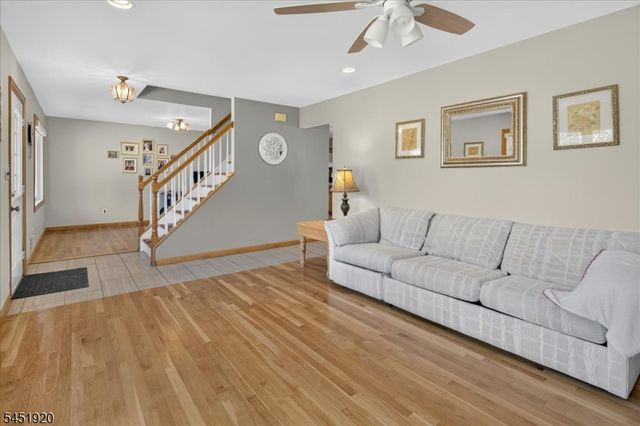 6 Dumont Round, Hillsborough Twp., NJ 08844