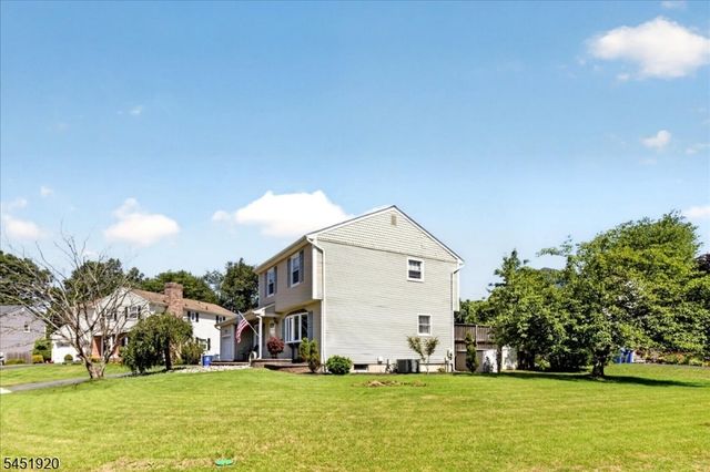 6 Dumont Round, Hillsborough Twp., NJ 08844