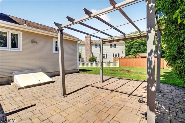 6 Dumont Round, Hillsborough Twp., NJ 08844