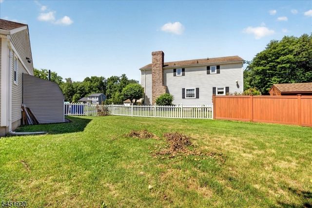 6 Dumont Round, Hillsborough Twp., NJ 08844