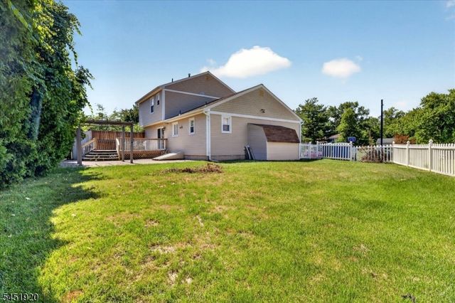6 Dumont Round, Hillsborough Twp., NJ 08844